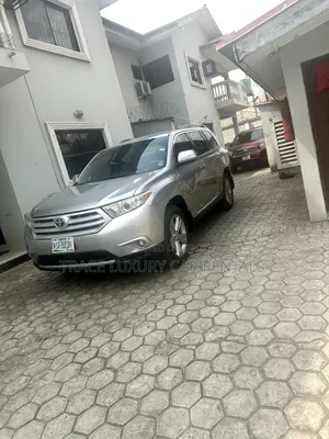 SUV for Rent - Highlander
