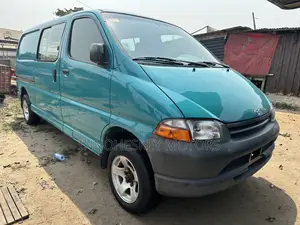 Toyota HiAce 2004 Green
