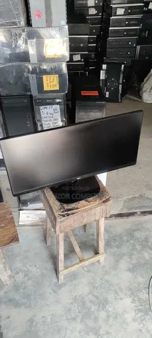 25 Ultra Wide LG Monitor