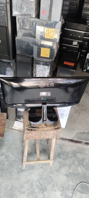 25 Ultra Wide LG Monitor