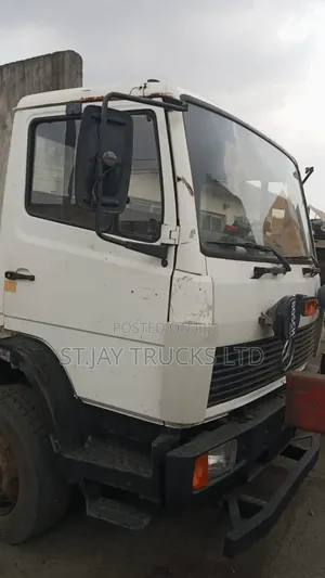 Mercedes Benz 1320