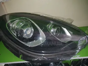 Headlights Porsche Macan