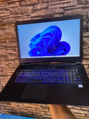 Laptop Clevo P17SM 8GB Intel Core i7 SSHD+SSD 1.5T