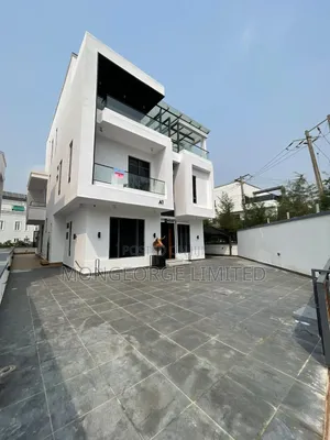 6bdrm Duplex in Ikota for sale