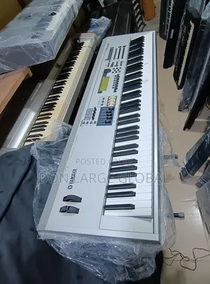 Yamaha Mo8 Keyboard