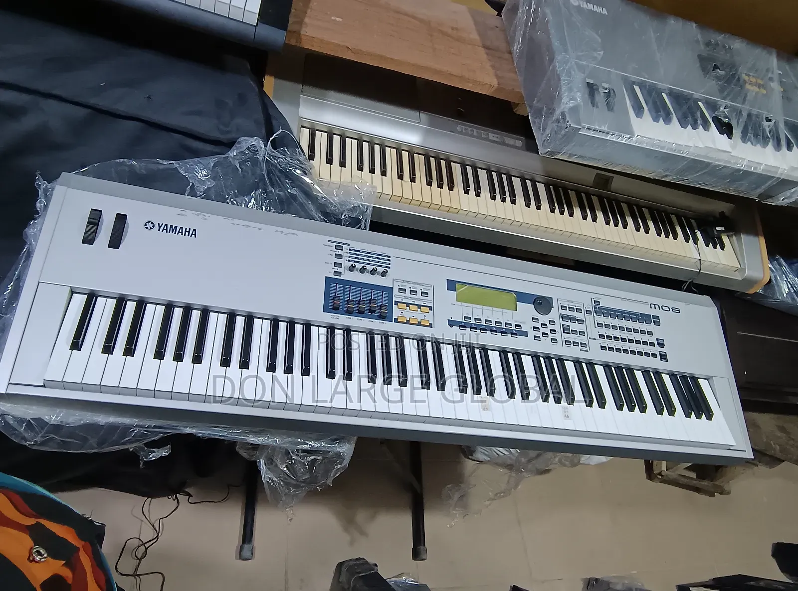 Yamaha Mo8 Keyboard