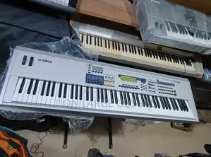 Yamaha Mo8 Keyboard
