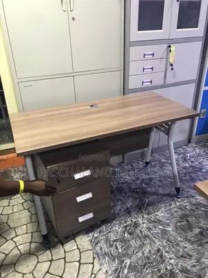 Quality Office Table With a Mobile Drawer