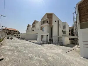5bdrm Townhouse/Terrace in Mabushi for sale