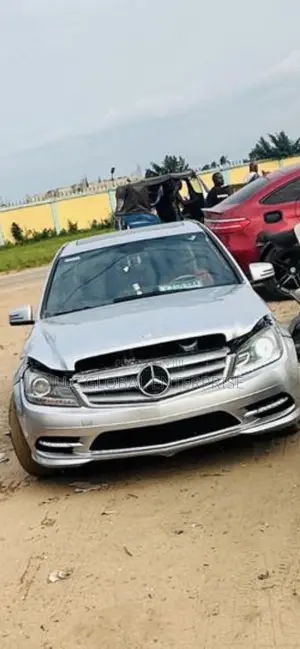 Mercedes Benz C300 2010 Front Windscreen Glass Available Now