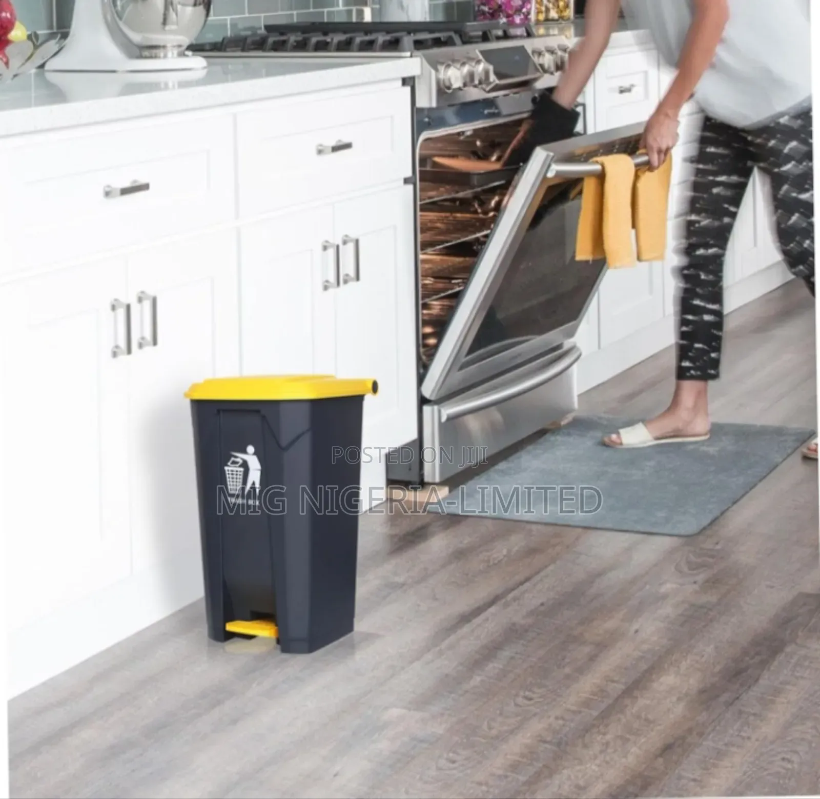20L Pedal Plastic Kitchen Dustbin Garbage Refuse Storage