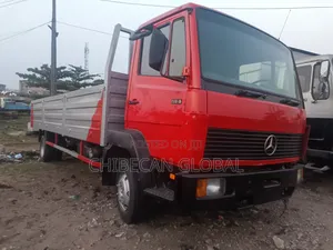 Mercedes Benz 814 Pickup Truck 6 Tyres 6cylinders (Tokunbo)