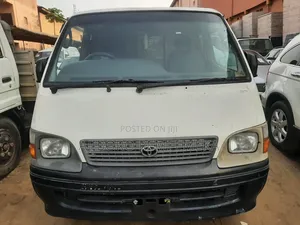 Toyota HiAce 1999 White