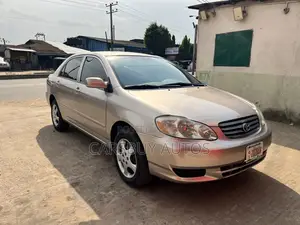 Toyota Corolla LE 2004 Gold