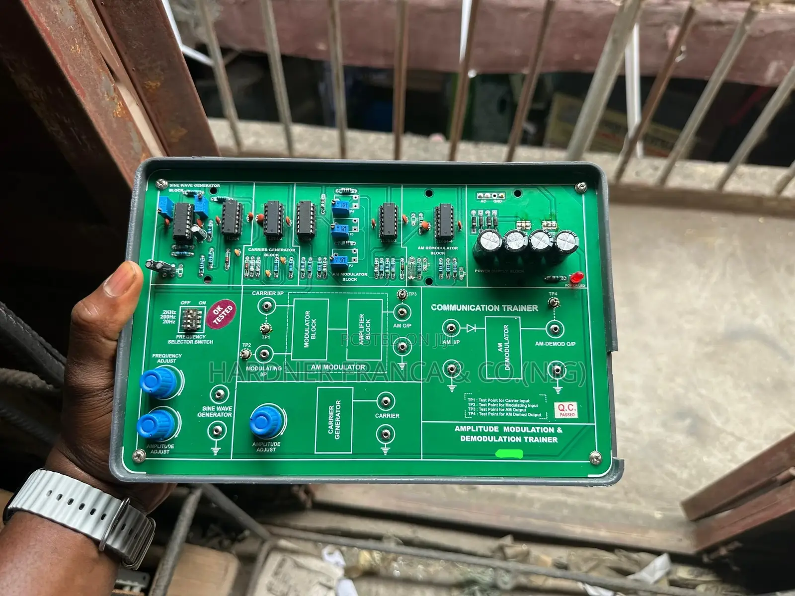Amplitude Modulation and Demodulation Trainer
