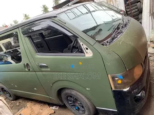 Toyota HiAce 2011 Green
