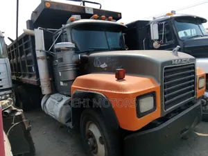 Mack Tipper 10tyres