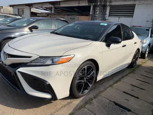 Toyota Camry XSE FWD (2.5L 4cyl 8AM) 2018 White