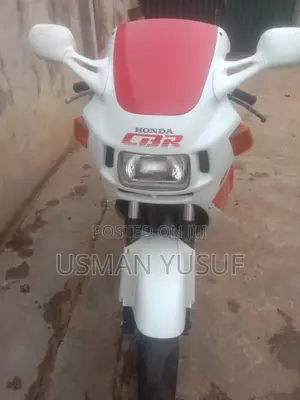 Honda CBR 2005 Red