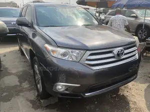 Toyota Highlander Limited 3.5l 4WD 2013 Gray