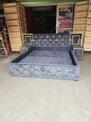 Ulphostery 6by6 Bed With Drawers.