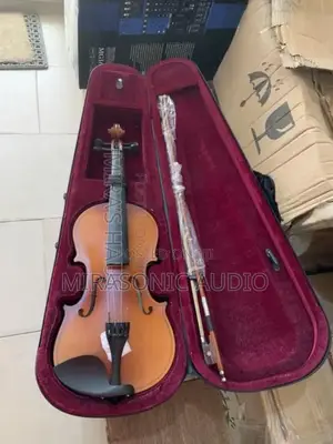 Yamaha Violin, Size 4/4 With Complete Accessories