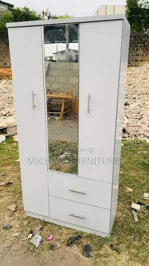 T Op Quality Wardrobe With Mirror ( Size 3x6)