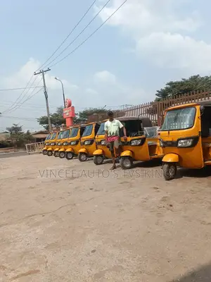 TVS King Cargo 2022 Yellow