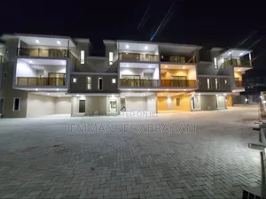 5bdrm Townhouse/Terrace in Guzape District for sale