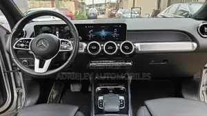 Mercedes-Benz GLB-Class GLB 250 4MATIC 2021 Silver