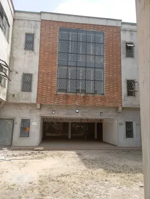 For Sale : A Plaza With 21 Offices on 2 Plots at Rumuigbo,Ph