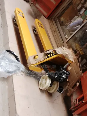 Yellow 3000kg Pallet Truck