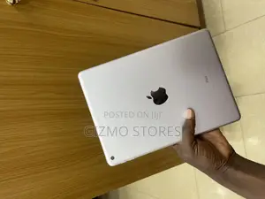 Apple iPad 9.7 32 GB Silver