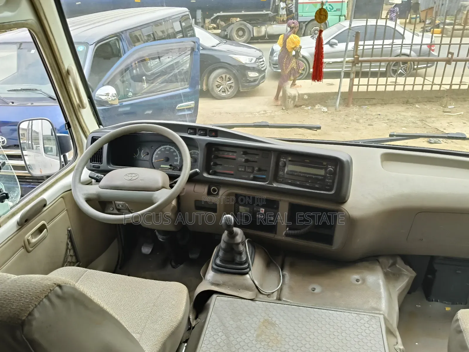 Toyota Coaster 2015