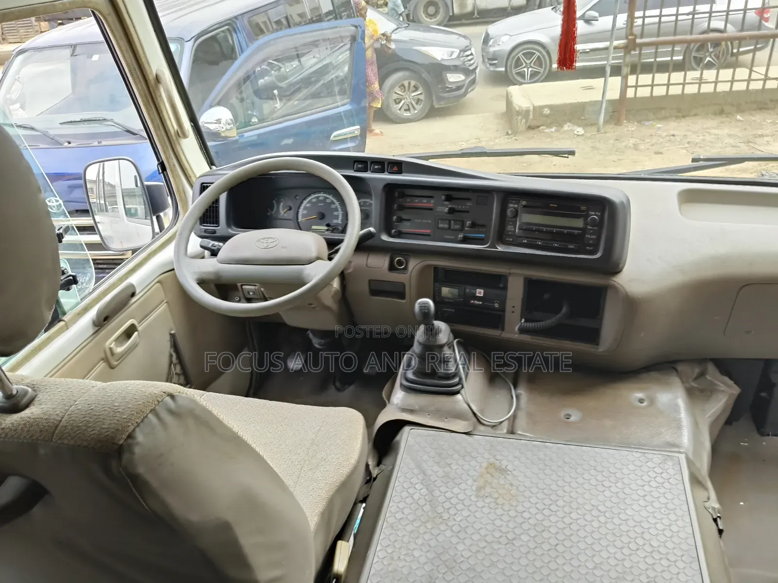 Toyota Coaster 2015