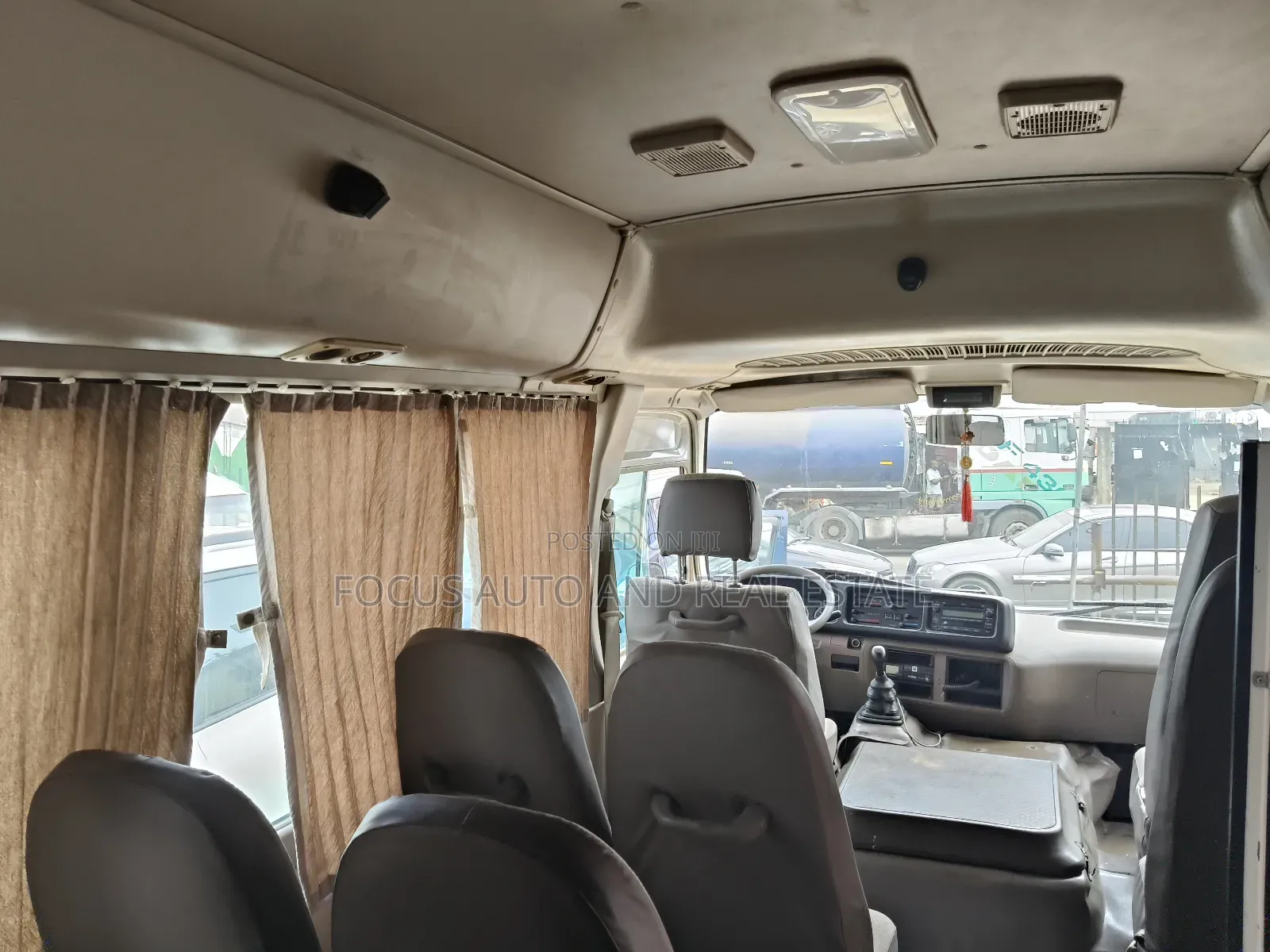 Toyota Coaster 2015