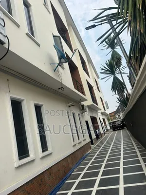 3bdrm Apartment in Aguda Surulere for rent