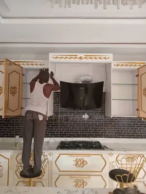 Luxury Kitchen Cabinets Set-Up