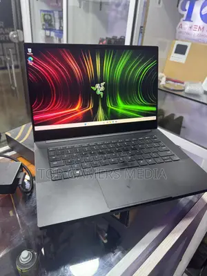 Laptop Razer Blade Advanced 16GB AMD Ryzen 9 SSD 1T