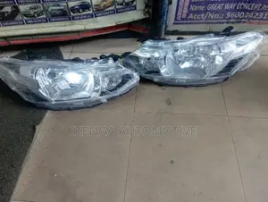 Headlight Toyota Yaris 2015