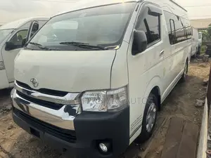 Toyota HiAce 2018 White