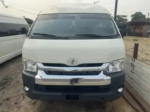Toyota HiAce 2017 White