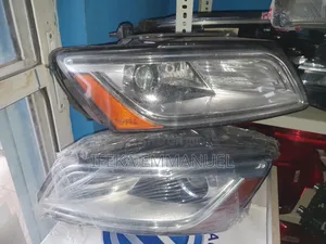 Headlights Audi Q5 2013