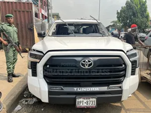Toyota Tundra 2024 Windscreen Installation