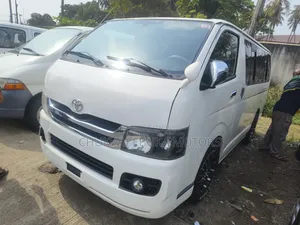 Toyota HiAce 2014 White