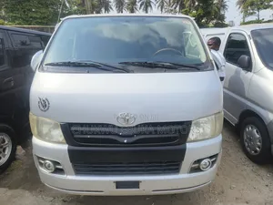 Toyota HiAce 2014 Silver