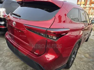 Toyota Highlander XLE 2021 Red