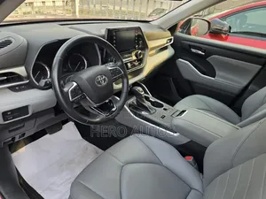 Toyota Highlander XLE 2021 Red