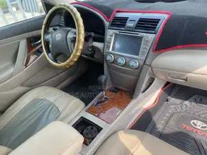 Toyota Camry LE 4dr Sedan (2.4L 4cyl 5A) 2009 Gold