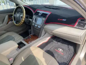 Toyota Camry LE 4dr Sedan (2.4L 4cyl 5A) 2009 Gold